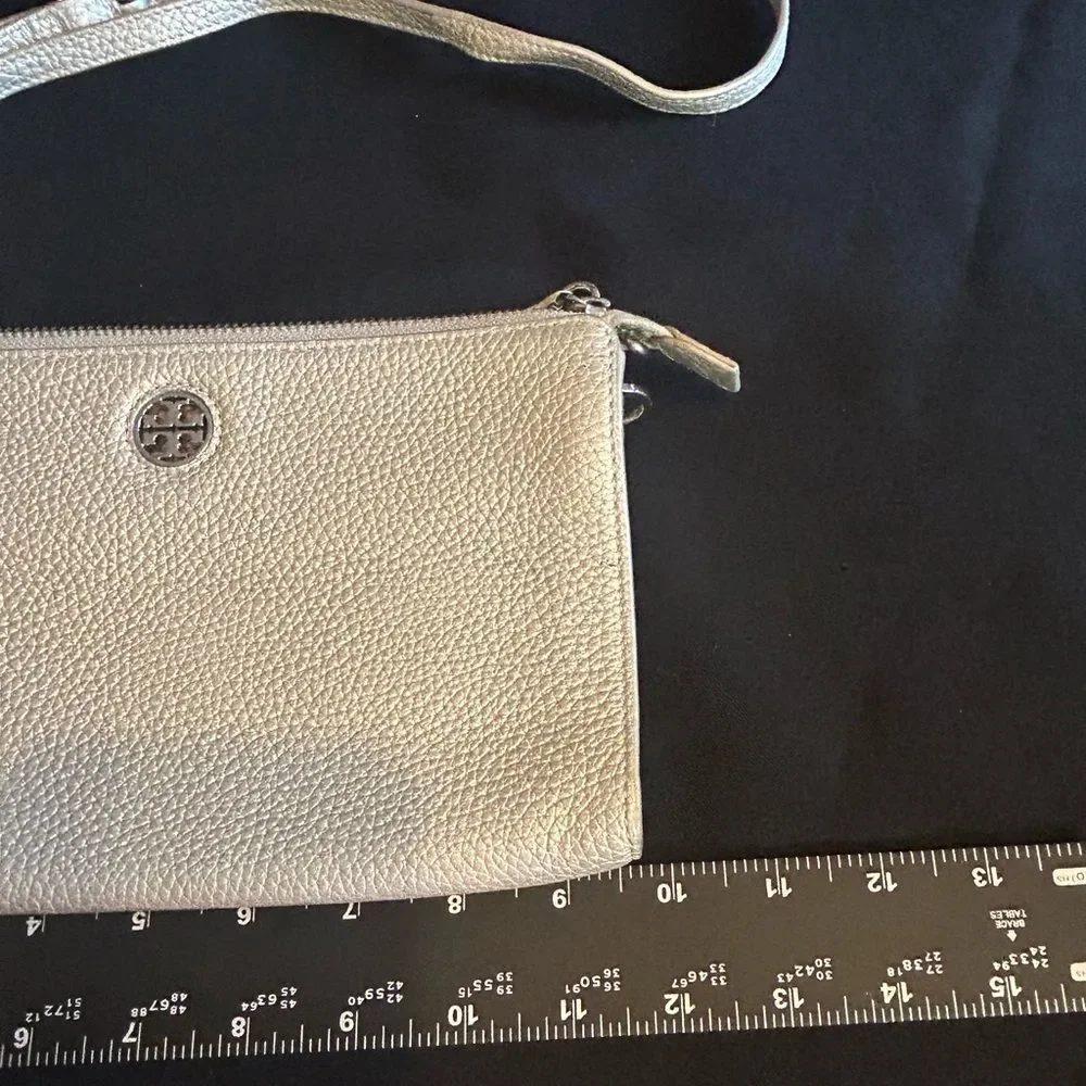 Tory Burch Silver Textured Women's Crossbody Bag Wallet - Picture 6 of 9